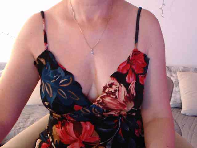 goodSnowQueen webcam