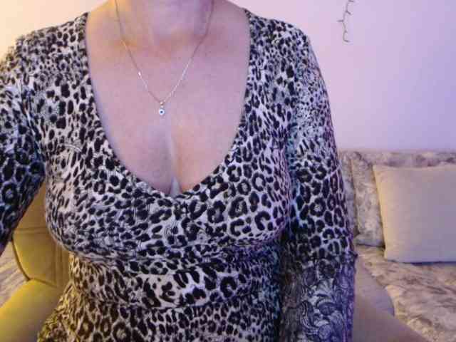 goodSnowQueen webcam