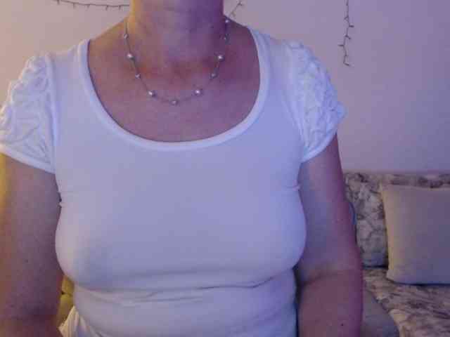 goodSnowQueen Live Webcam on BongaCams