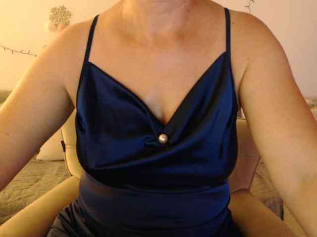 goodSnowQueen webcam