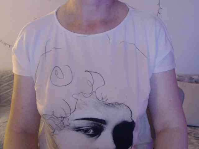 goodSnowQueen webcam