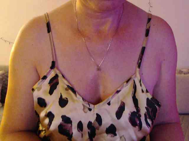 goodSnowQueen webcam