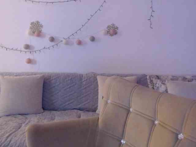 goodSnowQueen webcam