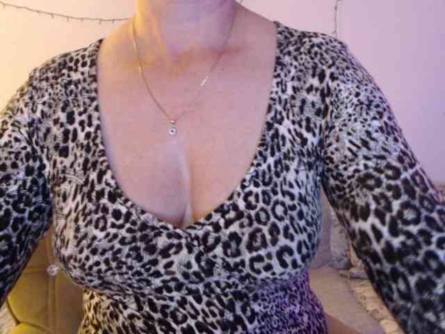 goodSnowQueen webcam
