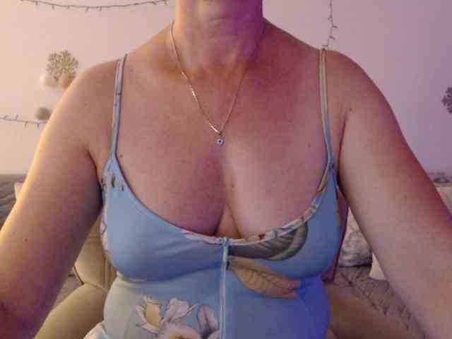 goodSnowQueen webcam