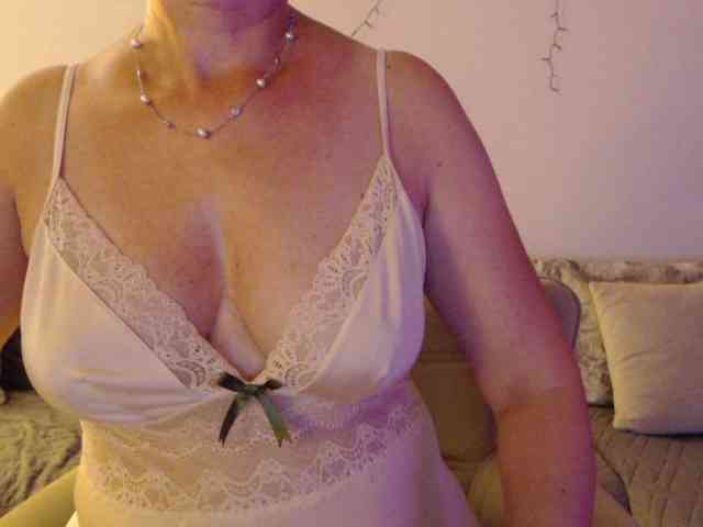 goodSnowQueen webcam