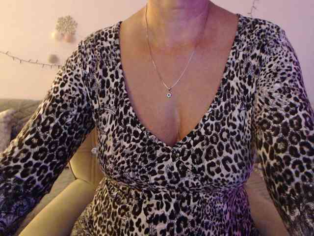goodSnowQueen webcam