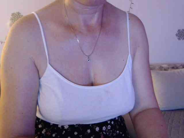 goodSnowQueen webcam