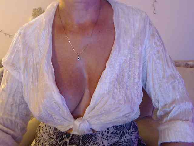 goodSnowQueen webcam