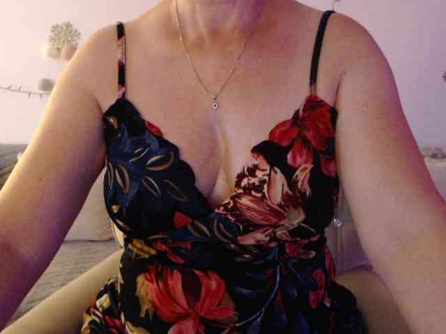 goodSnowQueen webcam