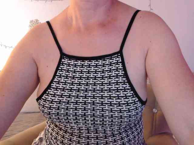goodSnowQueen webcam