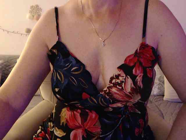 goodSnowQueen webcam