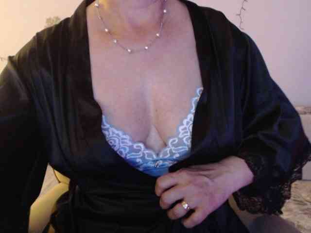 goodSnowQueen webcam