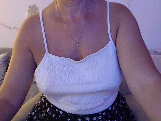 goodSnowQueen webcam