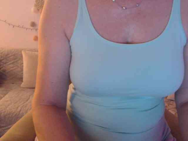 goodSnowQueen webcam