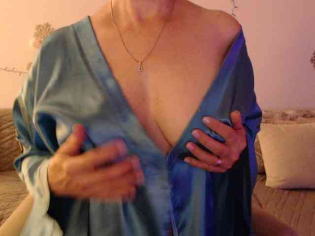 goodSnowQueen webcam