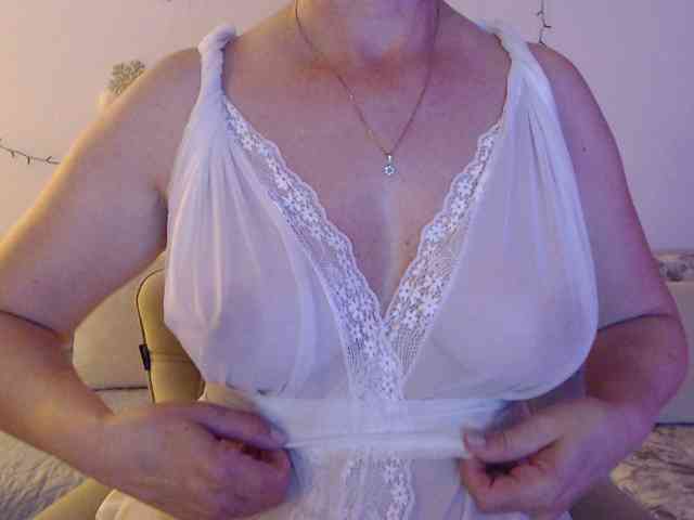 goodSnowQueen webcam