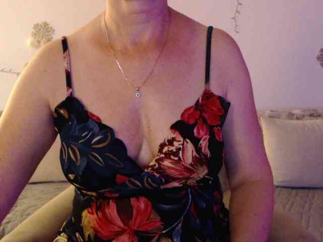 goodSnowQueen webcam