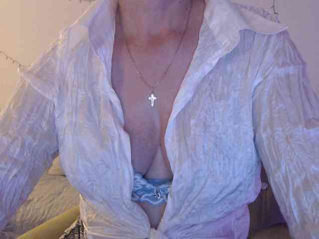 goodSnowQueen webcam