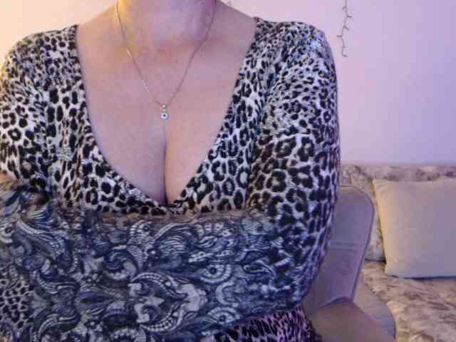 goodSnowQueen webcam
