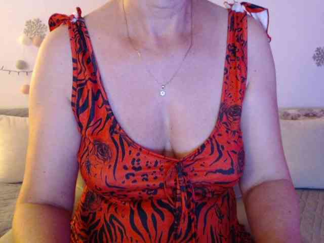 goodSnowQueen webcam