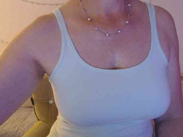 goodSnowQueen webcam