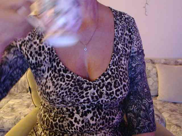 goodSnowQueen webcam