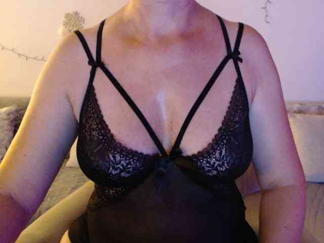 goodSnowQueen webcam