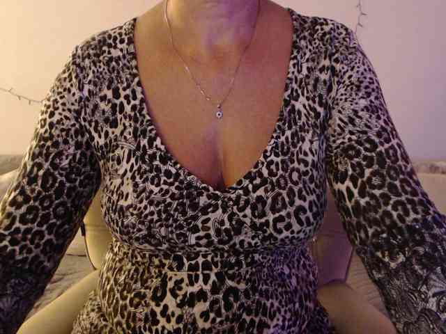 goodSnowQueen webcam