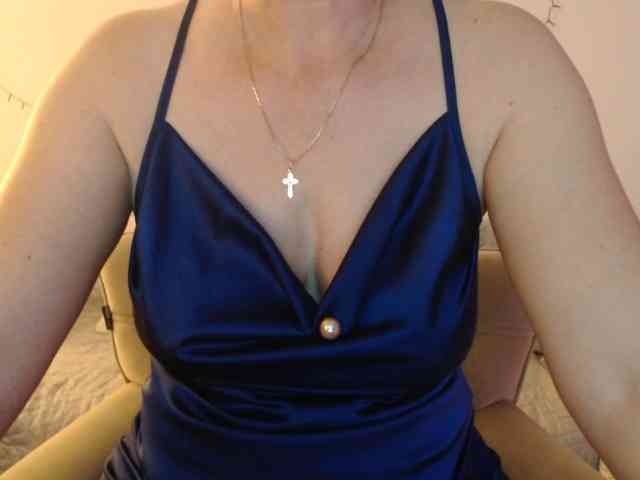 goodSnowQueen webcam