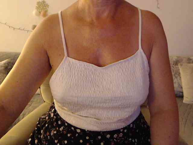 goodSnowQueen webcam