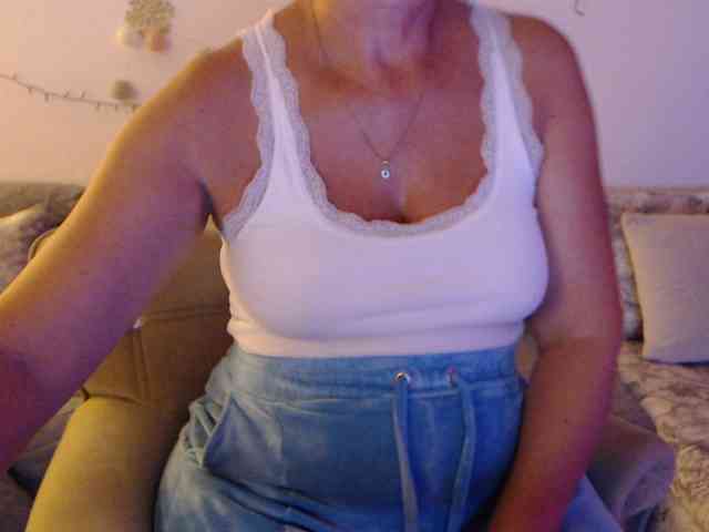 goodSnowQueen webcam