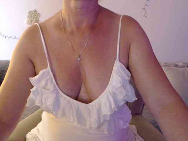 goodSnowQueen webcam