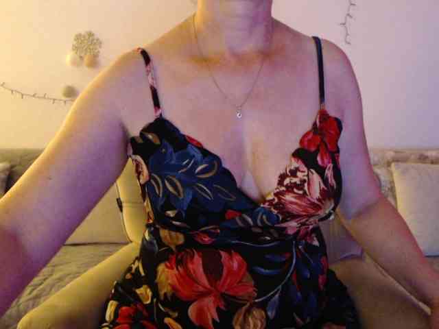 goodSnowQueen webcam