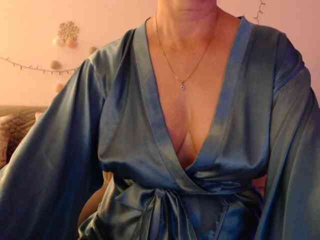goodSnowQueen webcam