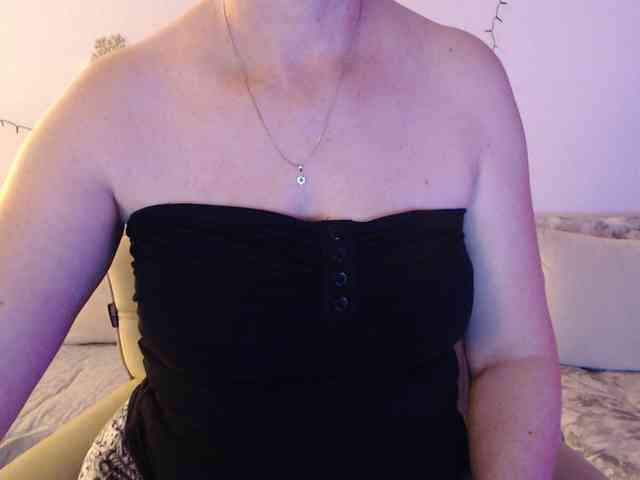 goodSnowQueen webcam
