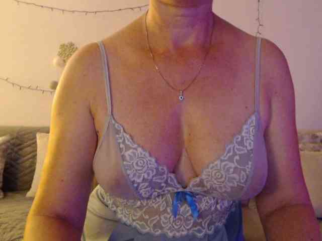 goodSnowQueen webcam