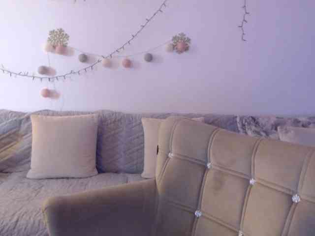 goodSnowQueen webcam