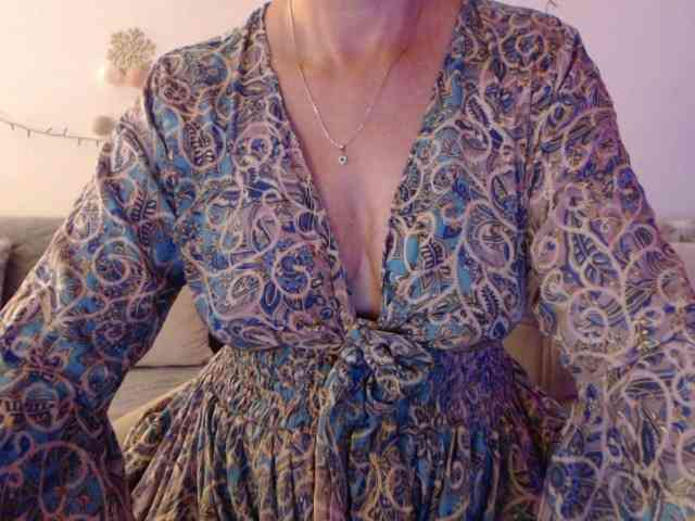 goodSnowQueen webcam