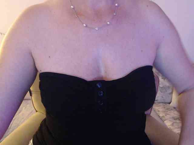 goodSnowQueen webcam