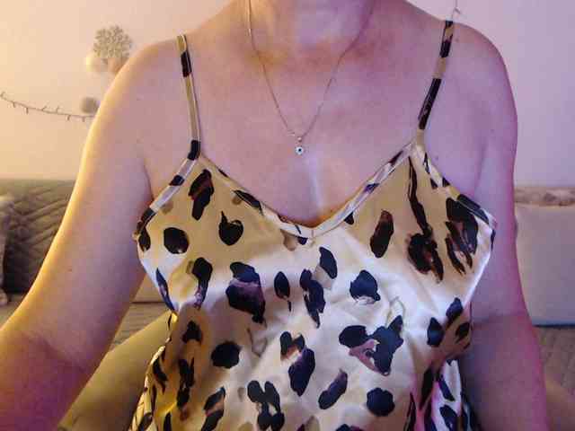 goodSnowQueen webcam