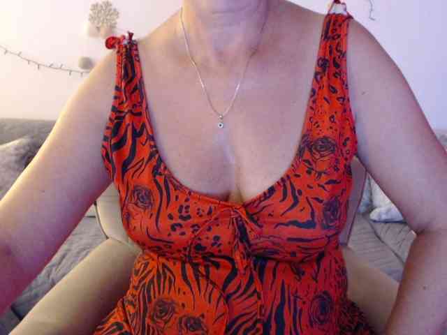 goodSnowQueen webcam