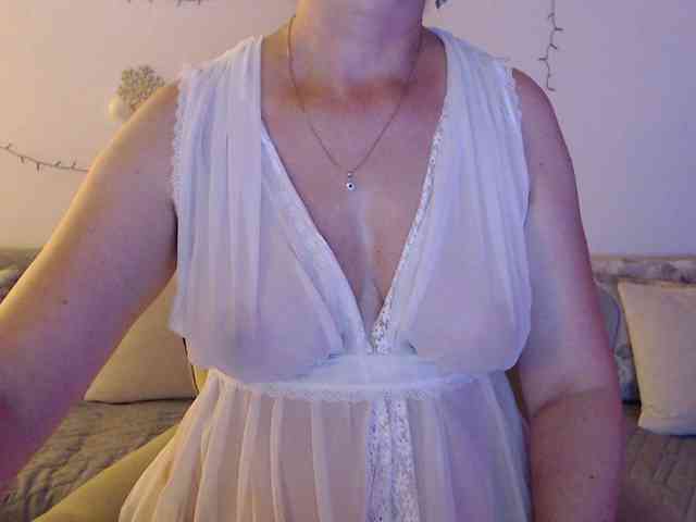 goodSnowQueen webcam