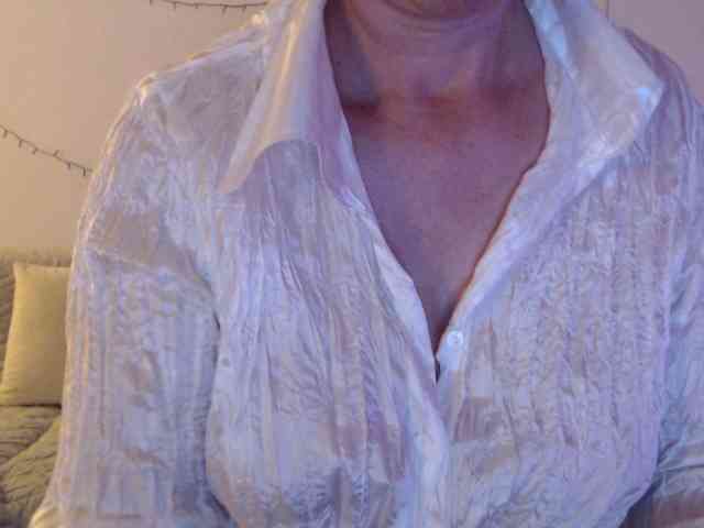 goodSnowQueen webcam