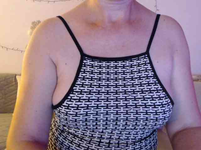 goodSnowQueen webcam