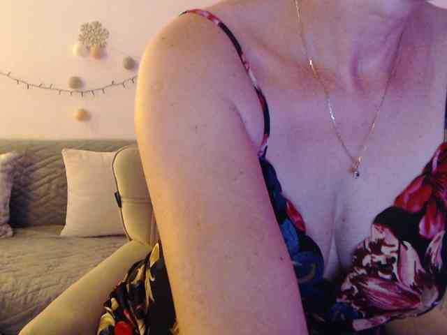 goodSnowQueen webcam