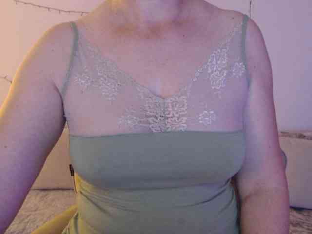 goodSnowQueen webcam