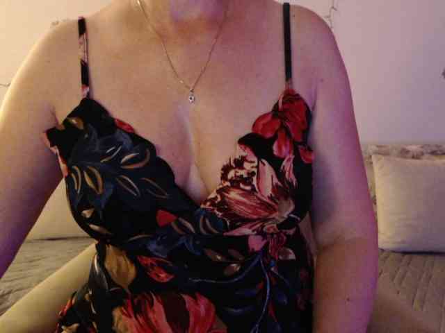 goodSnowQueen webcam