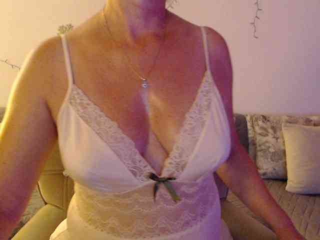 goodSnowQueen webcam