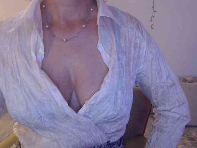 goodSnowQueen webcam